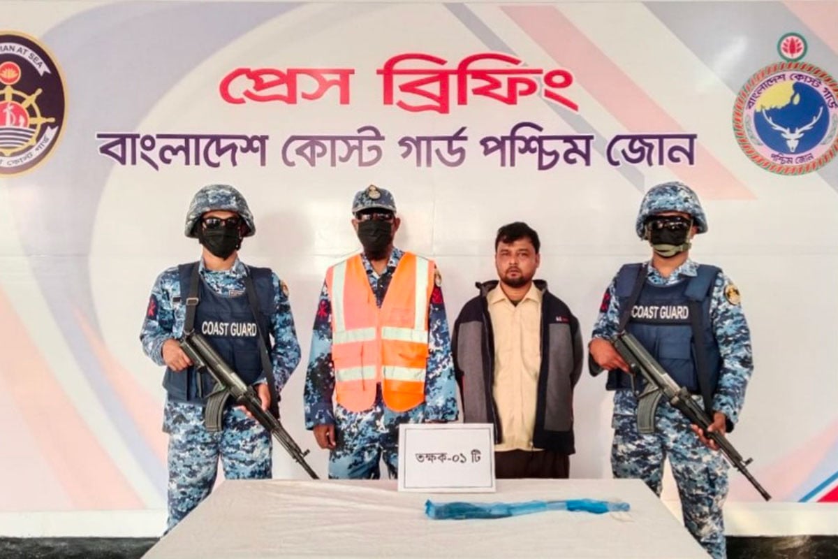 মোংলায় তক্ষকসহ এক পাচারকারী আটক