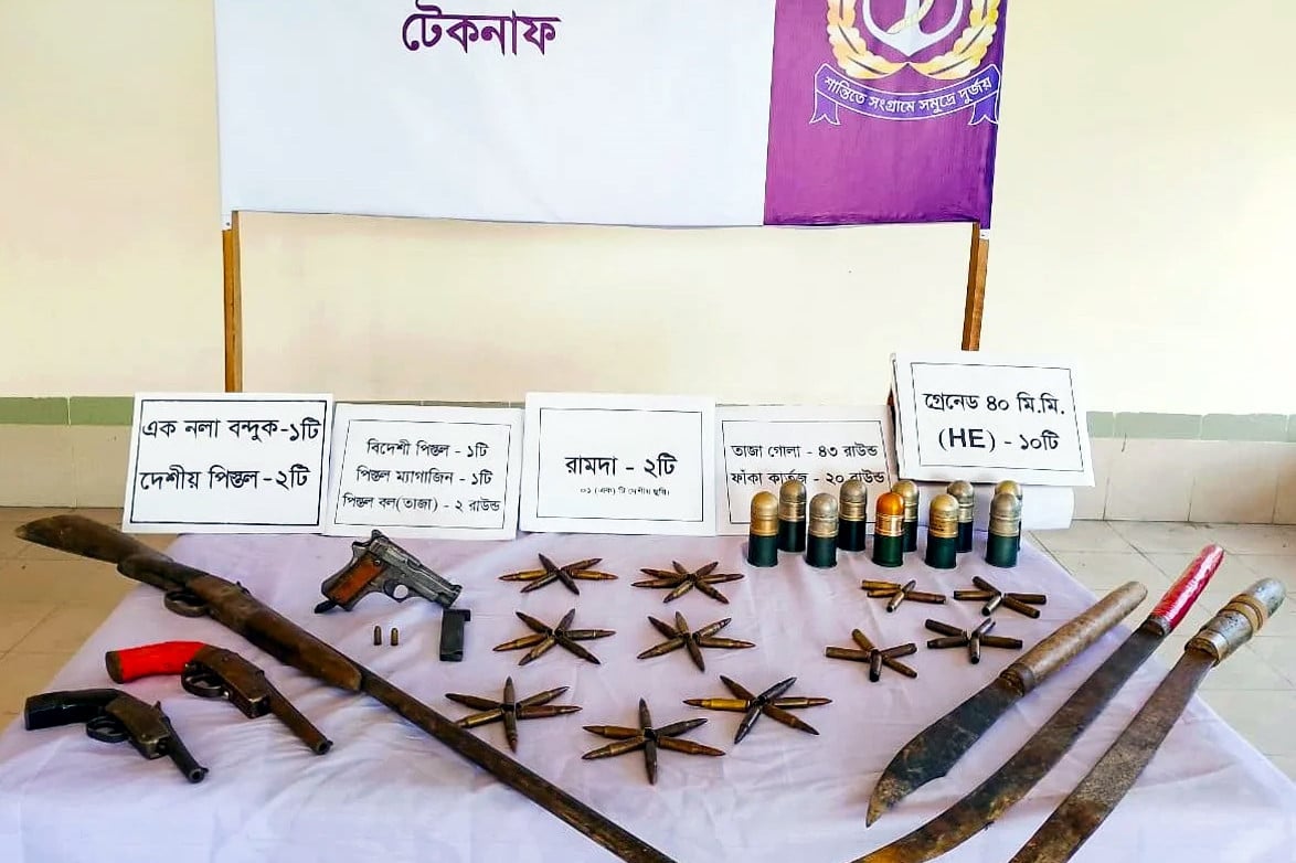 কক্সবাজারে বিপুল পরিমাণ অস্ত্র ও গোলাবারুদ উদ্ধার