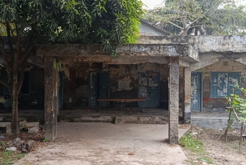 বাগেরহাটে সরকারি চাল দিয়ে অর্থ আদায়ের অভিযোগ