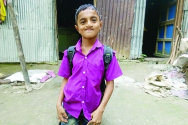 ইচ্ছাশক্তির কাছে হার মেনেছে প্রতিবন্ধিতা