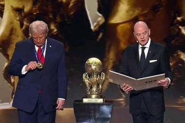 ফিফা শান্তি পুরস্কার পেলেন ডোনাল্ড ট্রাম্প