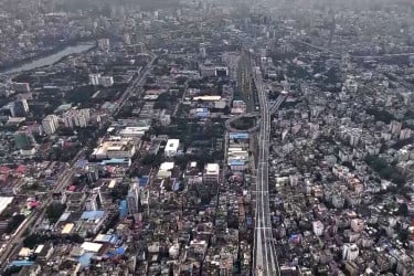 আজ বায়ুদূষণের শীর্ষে বাগদাদ, ঢাকার অবস্থান কত?