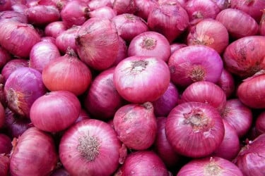 পিয়াজের দাম দুই দিনে ৩৫ টাকা বেড়েছে