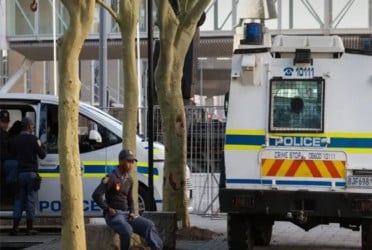 দক্ষিণ আফ্রিকায় হোস্টেলে বন্দুক হামলায় নিহত ১০