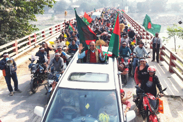 নওগাঁয় বিএনপি প্রার্থীর মোটরসাইকেল শোভাযাত্রা