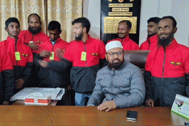 দিনাজপুরে শীতবস্ত্র পেয়ে উচ্ছ্বাস