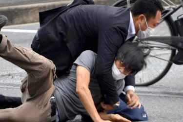 জাপানের সাবেক প্রধানমন্ত্রীকে হত্যার পেছনের কারণ জানাল হত্যাকারী