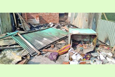 দুর্বৃত্তের পেট্রোলবোমায় দুই অফিসের দলিল দস্তাবেজ পুড়ে ছাই