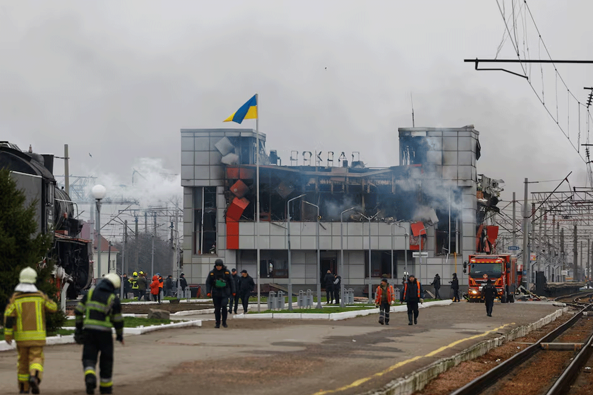 রাতভর হামলা: কিয়েভসহ আট অঞ্চলে বিদ্যুৎ বিপর্যয়, তাপ-পানি সরবরাহ বন্ধ