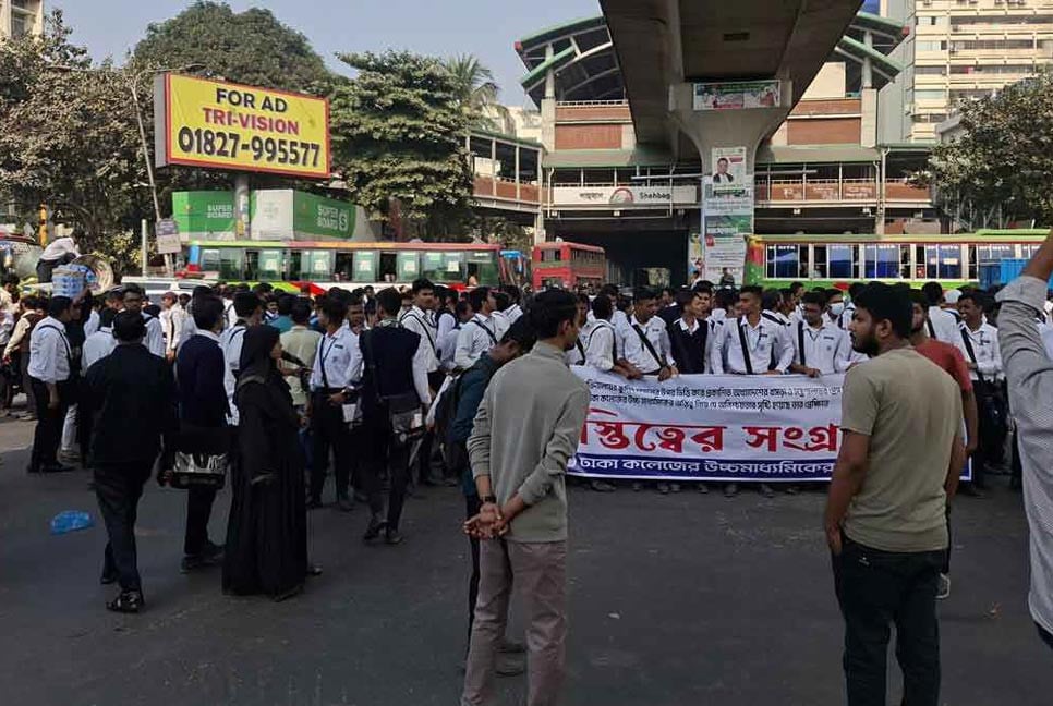শাহবাগ ছাড়লেন শিক্ষার্থীরা, যান চলাচল স্বাভাবিক
