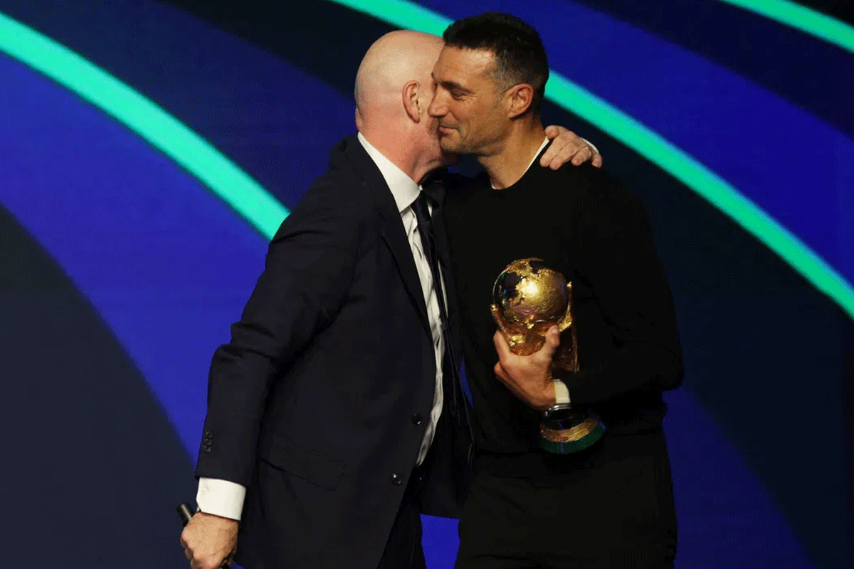 স্কালোনির কাছে ক্ষমা চাইলেন ফিফা সভাপতি