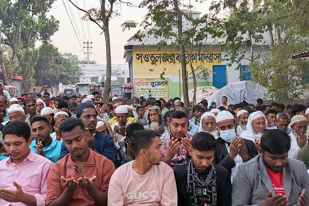বাঞ্ছারামপুরে খালেদা জিয়ার রোগমুক্তি কামনায় দোয়া মাহফিল
