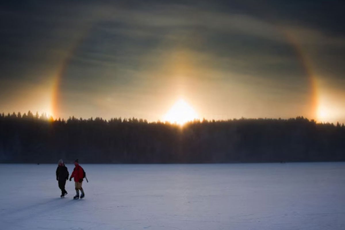 ককপিটে অবাক পাইলটরা, একসাথে চোখে পড়ল 'তিনটি সূর্য'