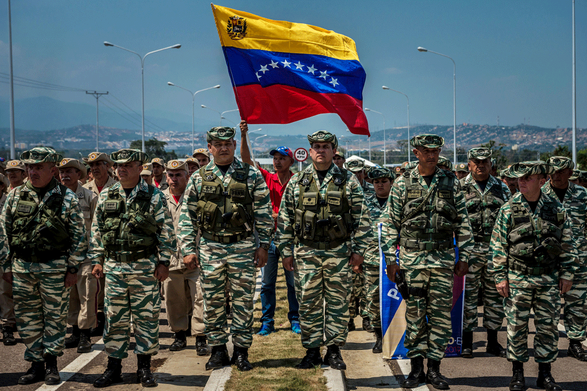 হামলার আশঙ্কায় সামরিক শক্তি বাড়াচ্ছে ভেনেজুয়েলা