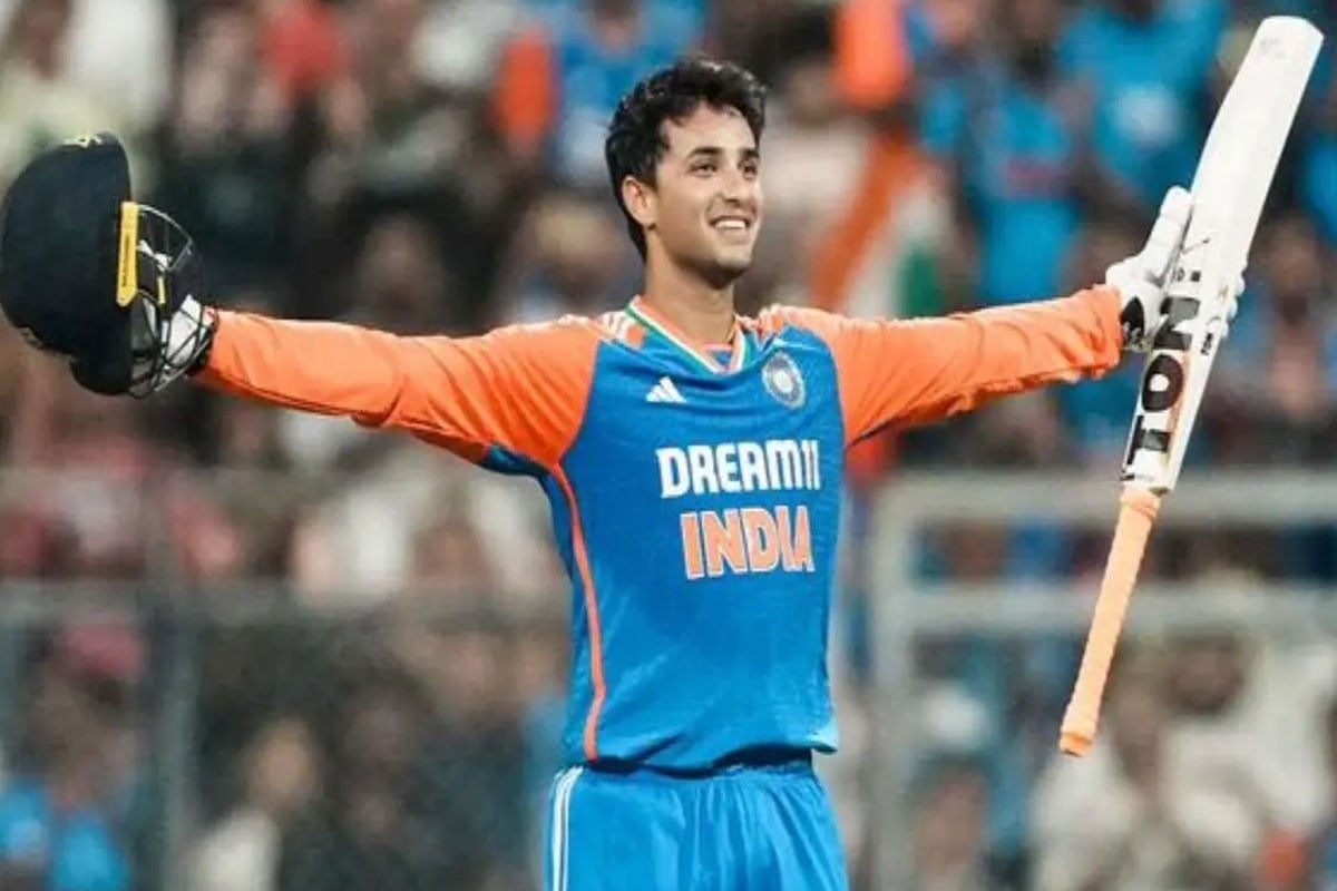 অভিষেক শর্মার নতুন রেকর্ড, এক বছরে ১০০ ছক্কা