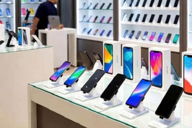 অনির্দিষ্টকালের জন্য মোবাইল দোকান বন্ধ