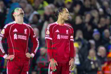 দুই গোলে এগিয়ে থাকা লিভারপুলের শেষ মুহূর্তে হোঁচট