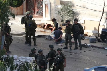 নিরাপত্তা চেকপোস্টে ইসরায়েলি সেনার গুলিতে ২ ফিলিস্তিনি নিহত