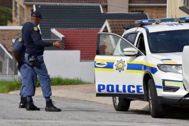 দক্ষিণ আফ্রিকায় বন্দুক হামলা; নিহতের সংখ্যা বেড়ে ১২