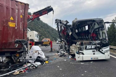 তুরস্কে বাস–লরি সংঘর্ষে নিহত ৭, আহত ১১