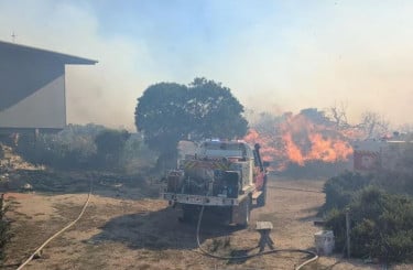 দাবানলে বিপর্যস্ত অস্ট্রেলিয়া, নিউ সাউথ ওয়েলসে পুড়ল বহু ঘরবাড়ি
