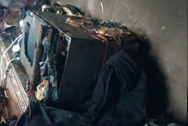 তুরা‌গে আবা‌সিক ভব‌নে আগুন