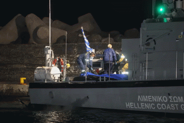 গ্রিস উপকূলে নৌকা থেকে ১৭ মরদেহ উদ্ধার, হাসপাতালে ২