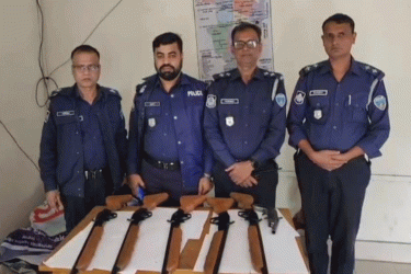 বেগমগঞ্জে কবরস্থান থেকে ছয়টি আগ্নেয়াস্ত্র উদ্ধার