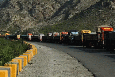 পাকিস্তান-আফগানিস্তান সীমান্তে পড়ে আছে কোটি ডলারের ওষুধ