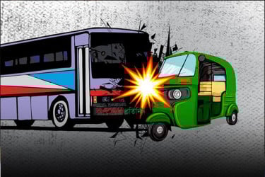 মারা যাওয়া আত্মীয়কে দেখে ফেরার পথে দুর্ঘটনায় প্রাণ গেল শাশুড়ি–পুত্রবধূর