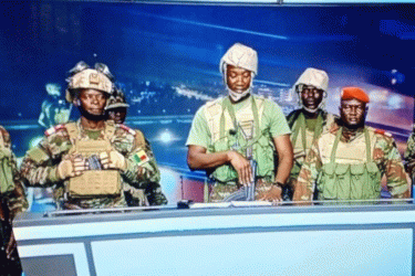 বেনিনে অভ্যুত্থানে প্রেসিডেন্টকে উৎখাতের দাবি একদল সৈন্যের