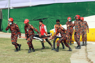 বরিশালে সেনাবাহিনীর তত্ত্বাবধানে জেলা দুর্যোগ ব্যবস্থাপনার মহড়া