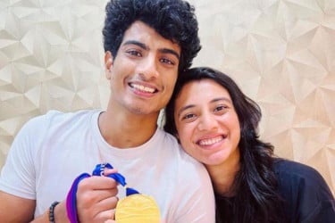 অবশেষে ভেঙেই গেল স্মৃতি মান্ধানার বিয়ে