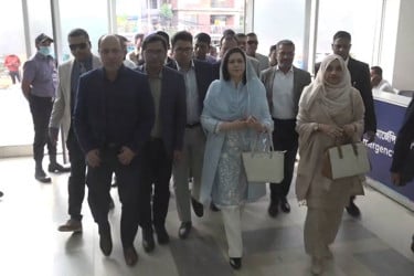 খালেদা জিয়াকে দেখতে ফের এভারকেয়ারে জোবাইদা রহমান