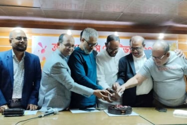 মোবাইল ফোন সমাজের ব্যাধি হয়ে দাঁড়িয়েছে : টুকু