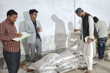 নওগাঁয় নকল মাছের ঔষধ কারখানা সিলগালা, মালামাল জব্দ