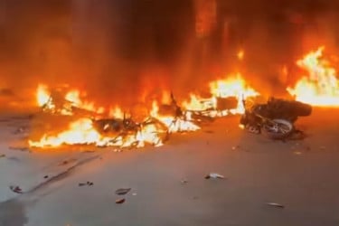 কালিয়াকৈরে বিএনপির দুই গ্রুপের সংঘর্ষ, মোটরসাইকেলে অগ্নিসংযোগ