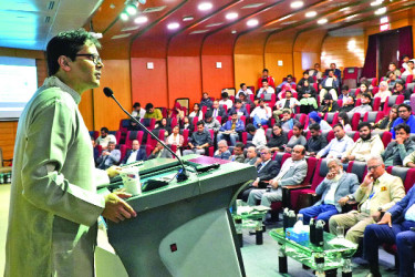 এনএসইউতে লুৎফে সিদ্দিকীর পাবলিক লেকচার