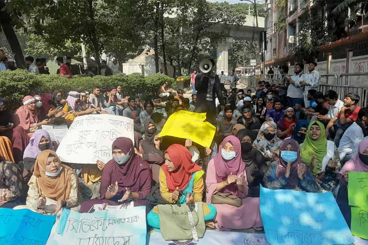 দাবি আদায়ে আন্দোলন চালিয়ে যাওয়ার ঘোষণা ৭ কলেজ শিক্ষার্থীদের