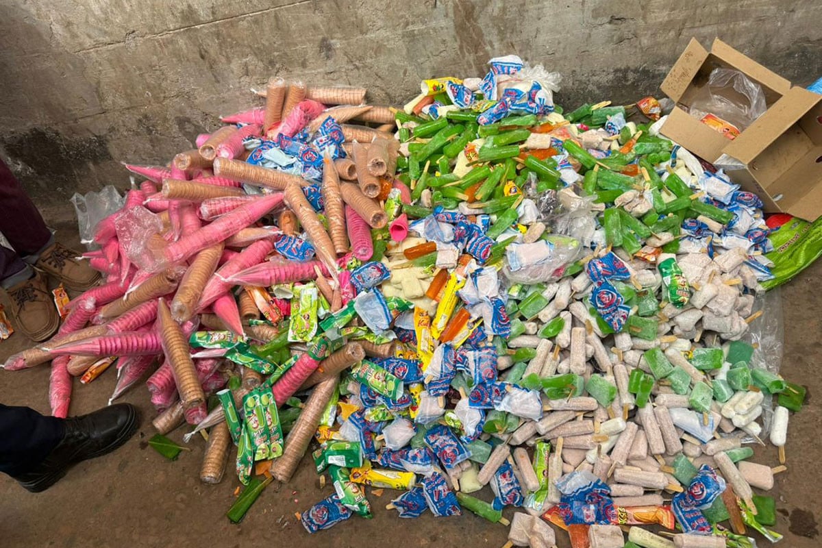 বরিশালে মিষ্টি ও আইসক্রিম কারখানাকে জরিমানা