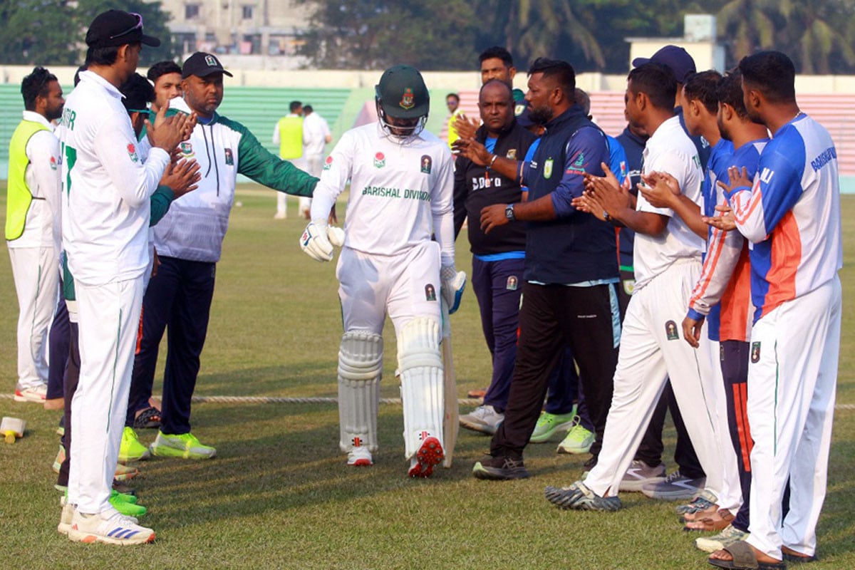 গার্ড অব অনারে শামসুরের বিদায়