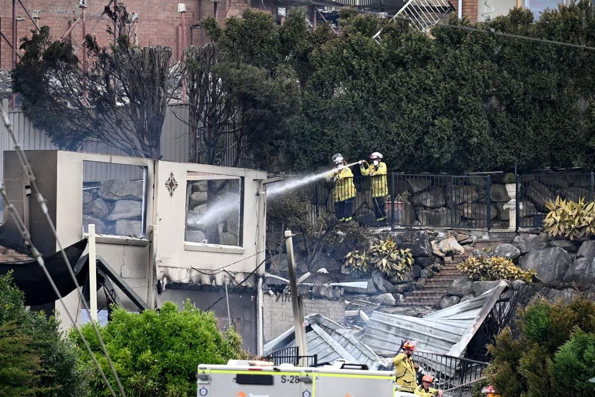 অস্ট্রেলিয়ায় ভয়াবহ দাবানল: বহু ঘরবাড়ি পুড়ে ছাই, প্রাণ গেল দমকলকর্মীর