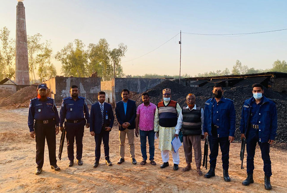 কুড়িগ্রামে ৩ ইটভাটাকে জরিমানা