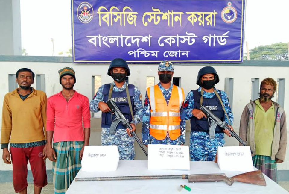 সুন্দরবনে বনদস্যুদের কবলে পড়া চার জেলে উদ্ধার