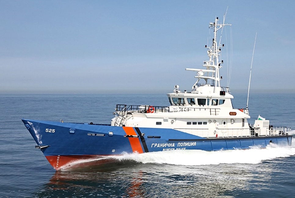 ড্রোন হামলায় ক্ষতিগ্রস্ত জাহাজ থেকে বাংলাদেশি নাবিকসহ ১০ জন উদ্ধার