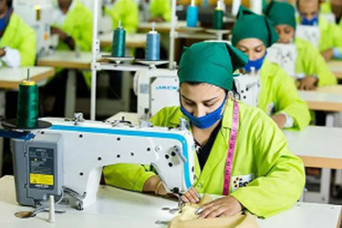 চাপে ছোট কারখানা