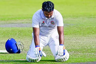 হলো না আনিসুলের ডাবল সেঞ্চুরি