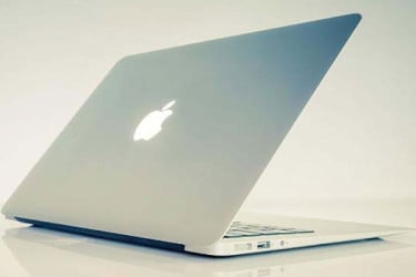 ম্যাকের স্ক্রিনে আসছে ‘রিং লাইট’