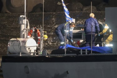 গ্রিস উপকূলে নৌকাডুবি, ১৭ অভিবাসীর মরদেহ উদ্ধার