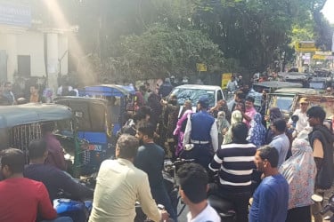 নোয়াখালীতে বাখরাবাদ গ্যাস অফিসে হামলা, সড়ক অবরোধ